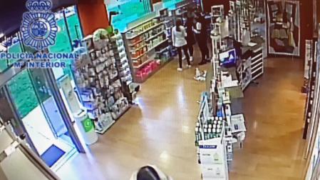 Desmantelado un grupo de cuatro mujeres que se dedicaba a robar en farmacias y estancos por toda España