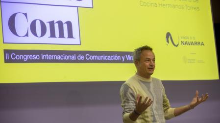 El chef Sergio Torres, copropietario de Cocina Hermanos Torres, durante su ponencia en el congreso #WineCom