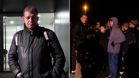 Después de dos meses en la calle, Abdelali, de 44 años, consiguió ayer dormir en una cama y bajo techo en el Centro de Personas Sin Hogar de Pamplona tras activarse el protocolo de ola de frío. Sin embargo, el sábado no se lo permitieron. Aunque hacía 4 grados y había camas libres, tuvo que dormir en una nave abandonada. Diario de Navarra presenció este momento. Eran las diez de la noche. El periodista y Abdelali entraron al albergue de Pamplona juntos y se les explicó que el termómetro fuera marcaba 4 grados y estaba en la calle. A lo que el trabajador respondió: “No puede acceder si la temperatura no baja a tres grados. Son las normas y debo cumplirlas. Sí hay camas libres pero da igual. Lo dejamos en la calle, sí”. Esta situación no solo le ocurrió a Abadelali, también a otros cuatro jóvenes. Tuvieron que regresar a los puentes. Además del frío, llovía. Abdelali se dedicó a caminar hasta las tres de la madrugada. Luego se metió en una nave abandonada. Pero ayer todo cambió gracias a una concentración de diversos colectivos, encabezados por la Asociación Apoyo Mutuo. Una concentración que obligó a intervenir a Olivia Elizari, directora de Servicios Sociales del Ayuntamiento, quien medió con el albergue. Y esa noche pudieron dormir a resguardo 12 chicos. “Pero, ¿qué sucederá hoy y mañana?”, se preguntaban los presentes. “ ¿Por qué no habilitan un lugar específico para cuando llegan olas de frío?”