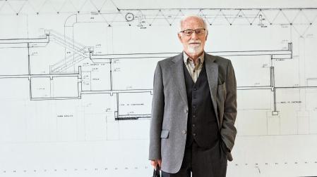 Jordi Mañá en la Escuela de Arquitectura de la UN, donde participó en un taller sobre ergonomía junto con el diseñador Tito Favaro