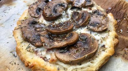 Este hojaldre de Martín Berasategui es una de las tres recetas con champiñones de hoy.