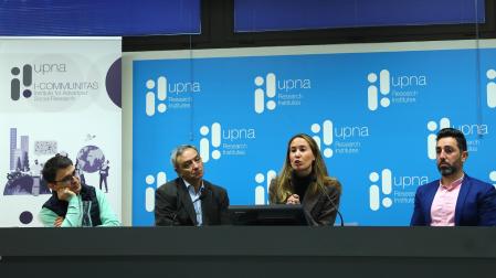 Desde la izda.:Tomás Goicoa (Inamat2); Fermín Mallor (ISC); Almudena Moreno (I-Communitas); y Sergio García Magariño (I-Communitas), cuatro de los investigadores que presentaron sus trabajos en el primer bloque de la jornada, celebrada en el edificio Jerónimo de Ayanz de la Universidad Pública de Navarra.