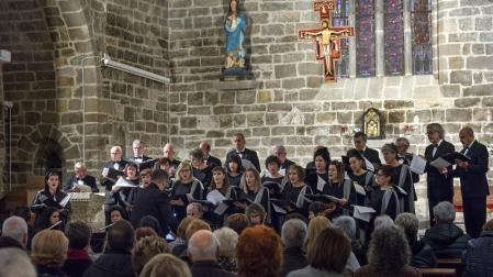 La iglesia de capuchinos de Sangüesa se llenó para presenciar el concierto de la Coral Nora