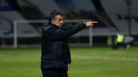 Sergio Vázquez da indicaciones a sus jugadores en el partido del pasado domingo ante el Tudelano