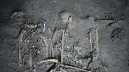 Restos óseos completos de un mono araña hembra de 1.700 años encontrados en Teotihuacán, México.