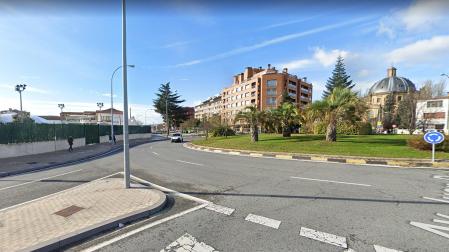 Rotonda de la confluencia de las calles Monte Monjardín y avenida Juan Pablo II