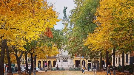 Ambiente otoñal estos días en el Paseo Sarasate de Pamplona