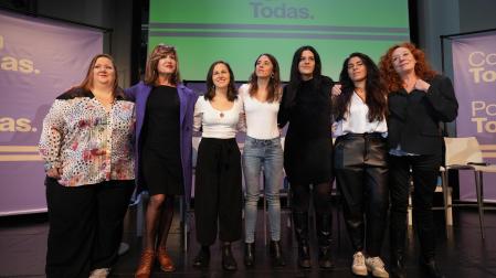 Irene Montero, ministra de Igualdad, Ione Belarra, ministra de Derechos Sociales y Agenda 2030, la abogada Carla Vall (2d), la presidenta de la Federación Plataforma Trans, Mar Cambrollé (2i), y la periodista Cristina Fallarás (d), entre otras, participan el acto de Podemos "Con todas, por todas" contra la violencia machista