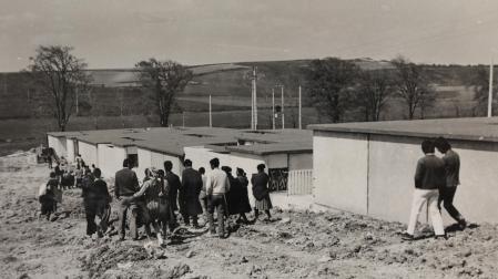 Instantánea de las primeras casas edificadas en el Poblado de Santa Lucía en 1973