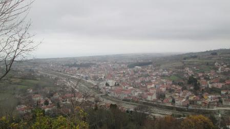 Alaçam, desde el montículo Sivritepe