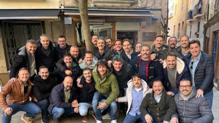Imagen de varios integrantes del grupo Movember Tudela, con sus respectivos bigotes.
