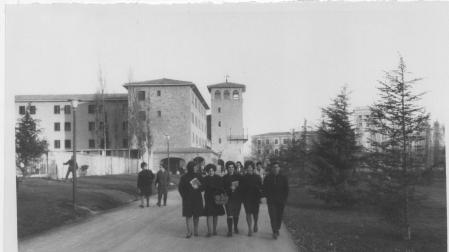 El campus de la Universidad de Navarra, en 1973. A la izquierda, el Colegio Mayor Belagua y al fondo el edificio central.