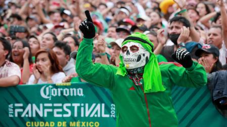 Aficionados de México durante el duelo contra Arabia Saudí