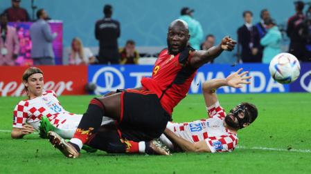 Gvardiol se anticipa a Lukaku en una de las mejores ocasiones para Bélgica