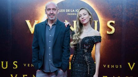Ester Expósito y Jaume Balagueró en la Premiere de la película 'Venus'