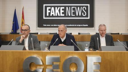 Javier Tebas, en el centro