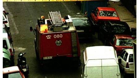 El coche en el que huyeron los sospechosos de cometer el atentado