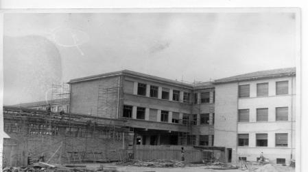 Una foto antigua del colegio José Vilá de Pamplona.