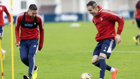 Moi Gómez y Kike García durante el entrenamiento de este martes