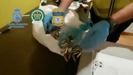 En la nave industrial de Siero fue localizado un arsenal de armas