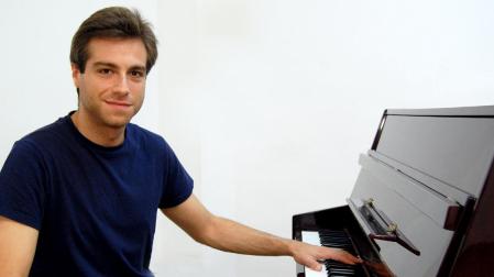 Daniel Amatrian ofrecerá esta tarde un concierto en el Hotel Tres Reyes de Pamplona.