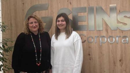 De izda a dcha, Amaya Pidal (directora financiera y de RRHH de Seinsa Corporation) y Lide Almirantearena, en las instalaciones de la empresa.