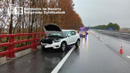 Imagen del vehículo accidentado en la AP-15, en Marcilla