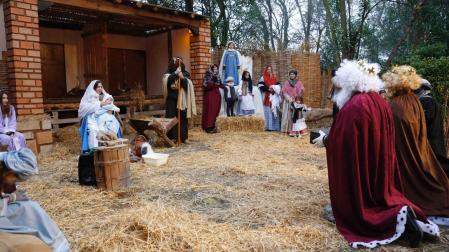 Adoración de los Reyes al Niño Jesús en el último Belén Viviente de Cortes celebrado de 2019
