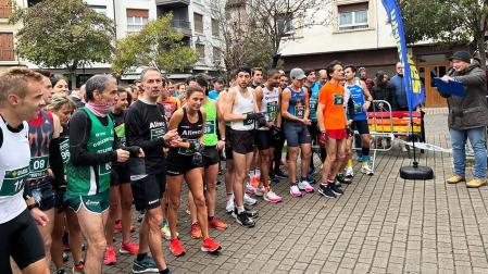 Momento de la salida de la carrera de Alsasua, donde finalmente no llovió