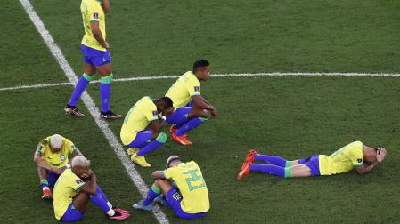 Desolación entre los jugadores brasileños tras caer eliminados del Mundial de Catar 2022 en los penaltis contra Croacia