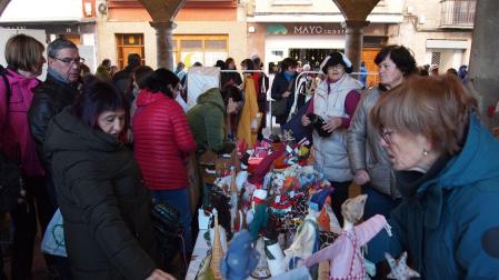 La iniciativa ‘Tejiendo sonrisas’ recaudaba fondos para la asociación navarra de esclerosis múltiple