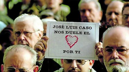 Decenas de manifestaciones tuvieron lugar por toda España para protestar por el asesinato del concejal José Luis Caso a manos de ETA