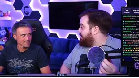Luis Enrique junto al streamer Ibai Llanos, en un momento de la entrevista en Twitch