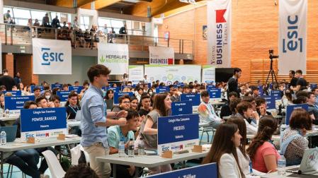 Imagen de varios participantes de una edición anterior del Young Business Talents