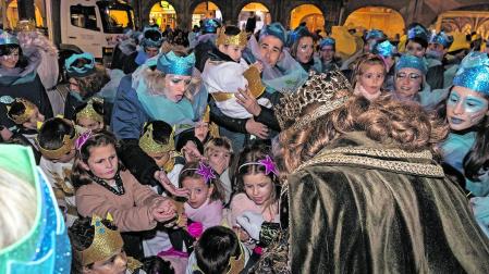 *A: MONTXO A.G.
*F: 2019-01-05
*L: ESTELLA
*T: CABALGATA DE REYES MAGOS
*P: