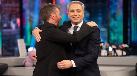 Pablo Motos y Vicente Vallés en El Hormiguero.