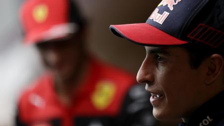 El piloto de MotoGP, Marc Márquez, interviene en un acto de su patrocinador, Estrella Galicia, en el museo de la cervecera coruñesa.