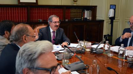 Pleno extraordinario del Consejo General del Poder Judicial (CGPJ), presidido por el vocal Rafael Mozo
