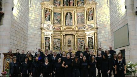 La coral de Alsasua en el 25 aniversario de su directora, Inmaculada Arroyo.
