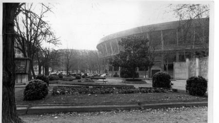 El entorno de la plaza de toros de Pamplona, donde se iba a habilitar un aparcamiento, en 1972