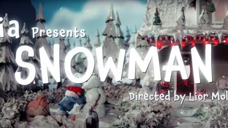 Fotograma del vídeo oficial de la canción 'Snowman', de Sia