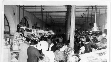 Aspecto del mercado de Santo Domingo de Pamplona, el 22 de diciembre de 1981.