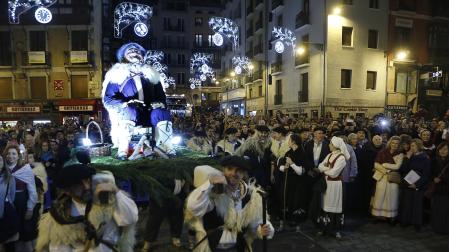 El Olentzero vuelve hoy a las calles de Pamplona y muchas otras localidades.