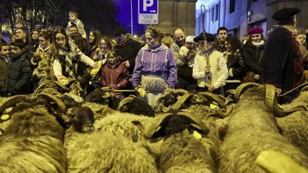 Desfile del Olentzero por las calles de Pamplona.