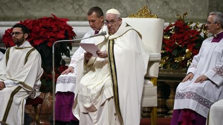 El papa Francisco, durante la homilía en la misa del gallo