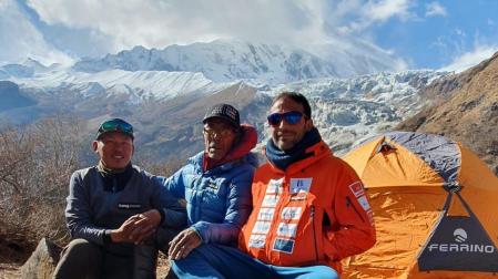 Txikon se ha instalado en el campamento base del Manaslu junto al resto de su equipo