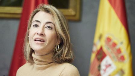 La ministra de Transportes, Movilidad y Agenda Urbana, Raquel Sánchez, interviene tras la firma del protocolo para sacar la actual vía férrea del polígono de Landaben