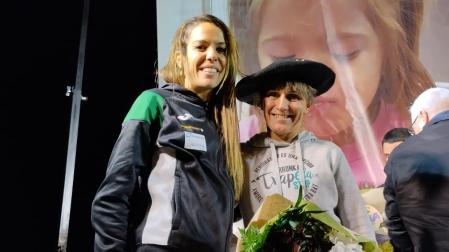 Maitane Melero y Sagrario Izquierdo, en el homenaje dedicado a la atleta que más veces ha ganado la San Silvestre de Pamplona
