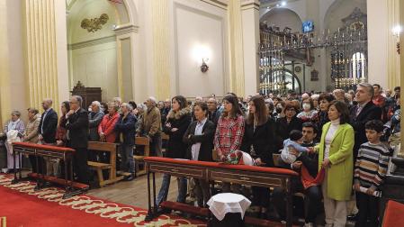 Unas 150 personas llenaron este domingo la capilla de San Fermín para la primera misa de la Escalera del recién estrenado 2023