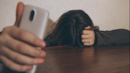 Las interacciones sexuales on line por parte de adultos son una consecuencia negativa del nuevo entorno digital en el que se mueven niños y adolescentes